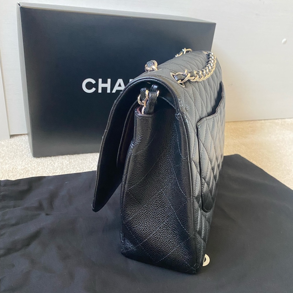 **AUTHENTIC CHANEL MAXI HANDBAG** - Picture 5 of 16